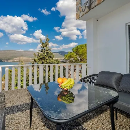 Robi & Kristina - One Bedroom With Sea View A4