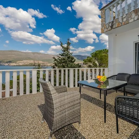Robi & Kristina - One Bedroom With Sea View A4